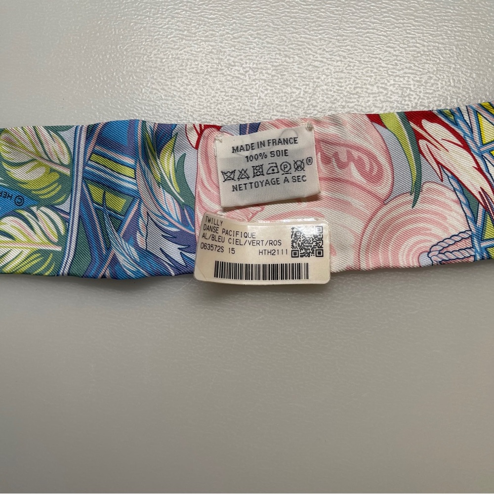 🆕 Hermes HERMÈS Twilly Danse Pacifique in Blue Silk - Picture 5 of 9